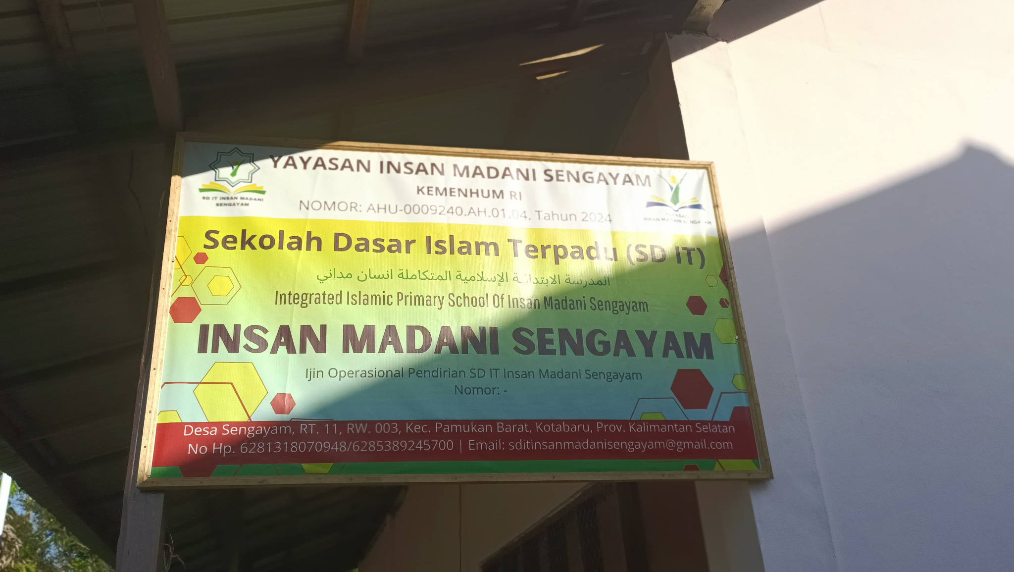 Papan nama sekolah