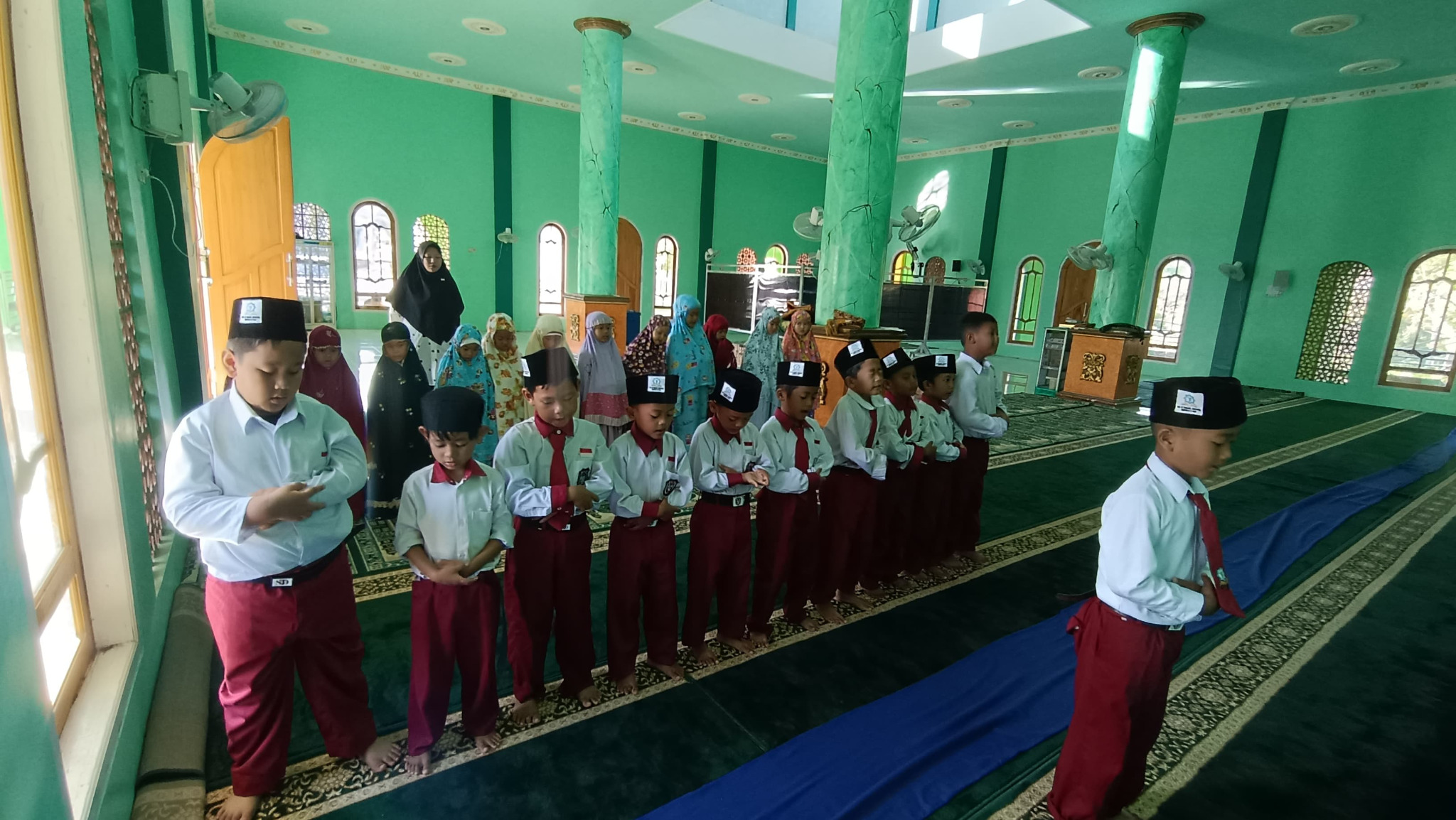 Salat berjamaah siswa